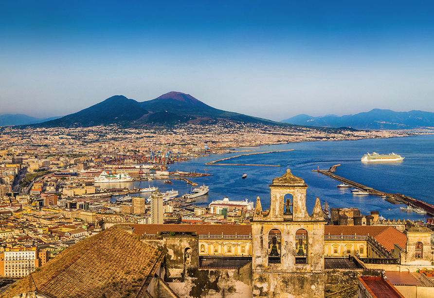 Je nach Anreise steht ein Ausflug nach Neapel auf dem Programm.