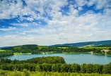 Entspannen Sie am malerischen Hennesee.