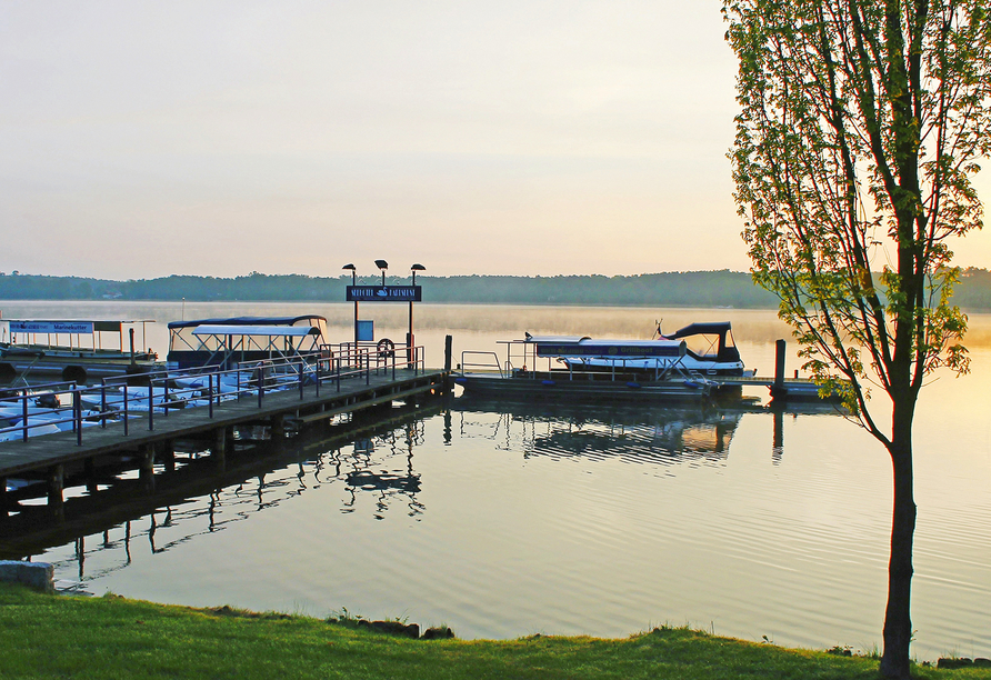 Genießen Sie den Sonnenuntergang am Storkower See.