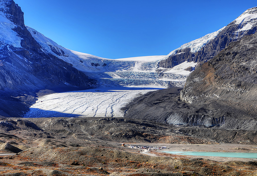 Von den Columbia Icefields haben Sie einen atemberaubenden Ausblick auf den Athabasca-Gletscher.