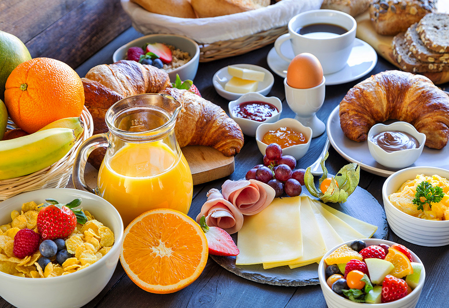 Freuen Sie sich auf einen genussvollen Start in den Tag mit einem reichhaltigen Frühstück.