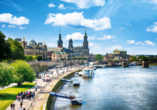 Die Elbuferpromenade lädt zu entspannten Spaziergängen entlang der Elbe ein.