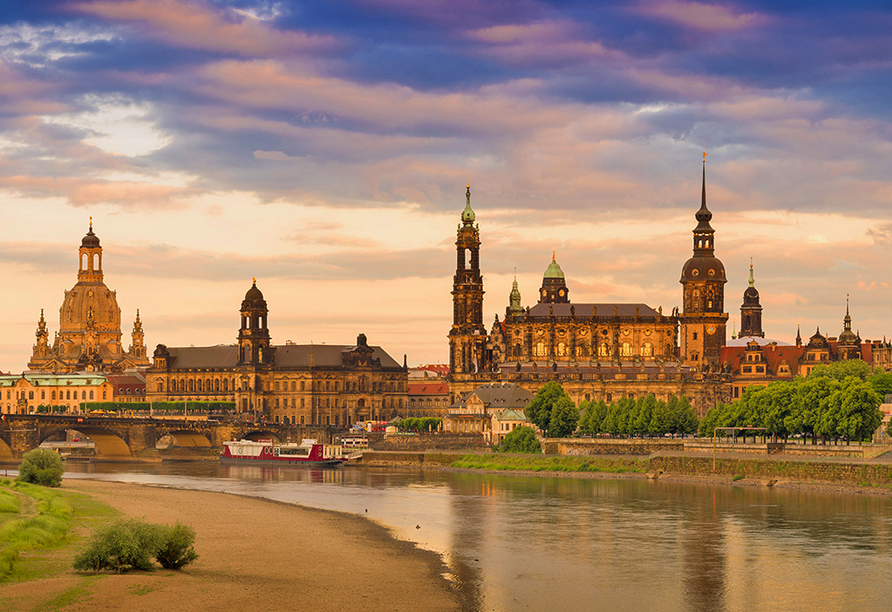Die Frauenkirche Dresden prägt das historische Stadtbild der Elbmetropole.