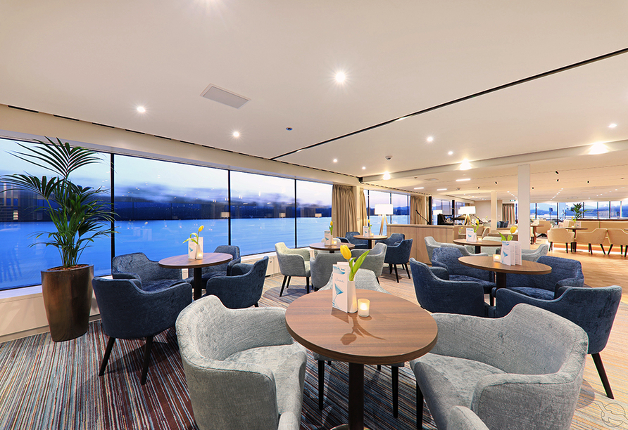 Panorama-Lounge an Bord von MS Adora