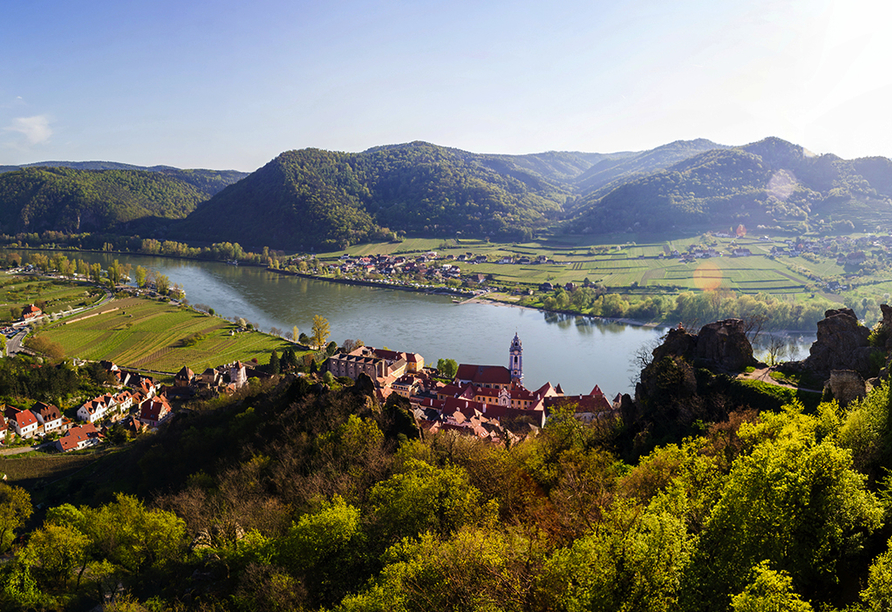 Bestaunen Sie die malerische Landschaft der Wachau.