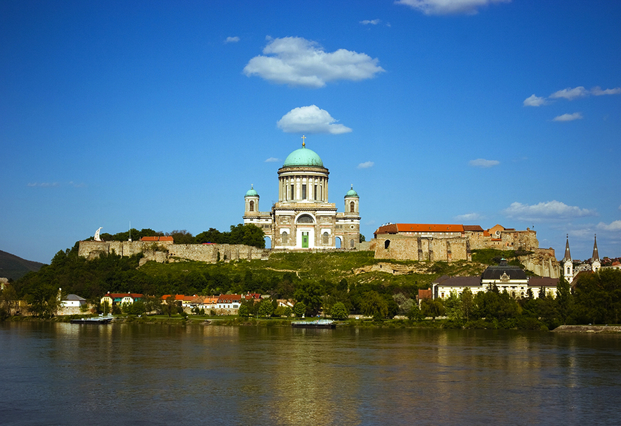 Esztergom ist die älteste Stadt Ungarns und ein Anlegehafen für Ihre Reisetermine in 2023.