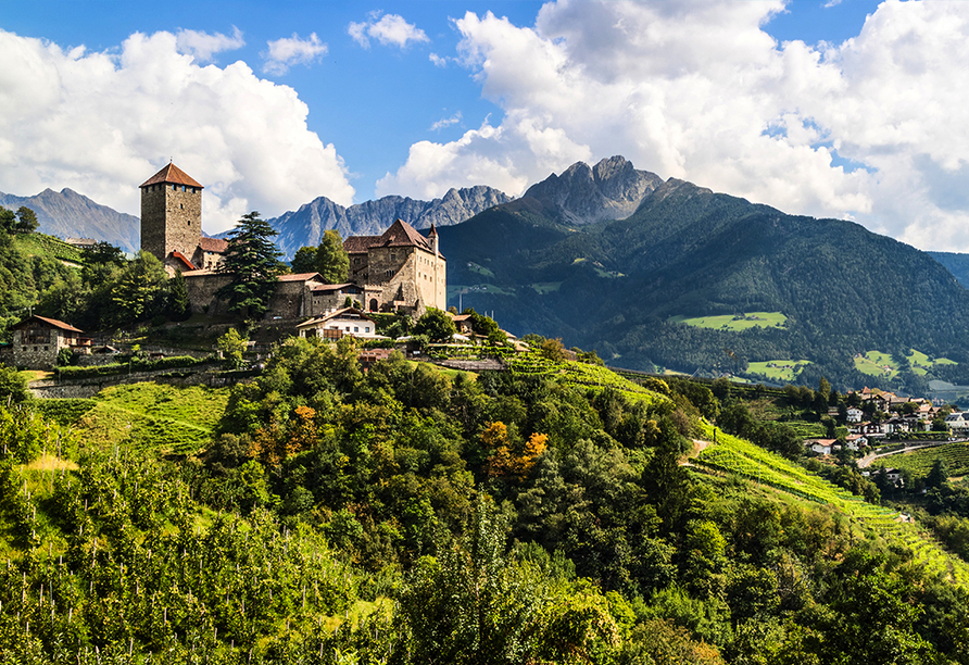 Das historische Schloss Tirol in Meran sollten Sie gesehen haben.