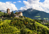 Das historische Schloss Tirol in Meran sollten Sie gesehen haben.