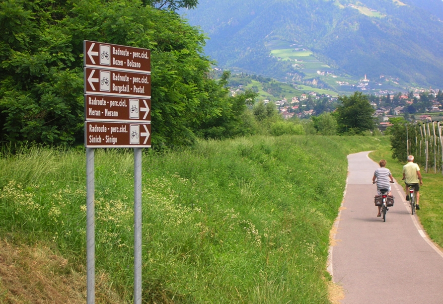 Sie fahren entlang des Etsch-Radweges bis zum Gardasee.