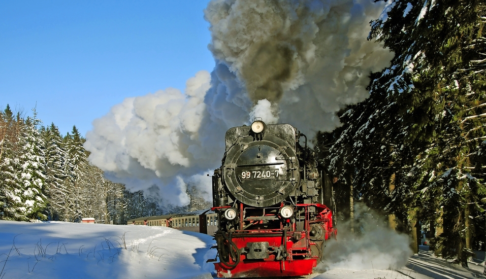 Wir empfehlen eine Fahrt mit der Brockenbahn bei winterlicher Kulisse.
