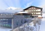 Außenansicht des Hotels Berghof Mitterberg im Winter