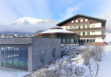 Außenansicht des Hotels Berghof Mitterberg im Winter