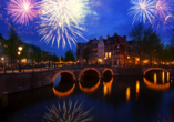 Am Silvesterabend brint Sie die King Seaways in die Innenstadt von Amsterdam, wo Sie vom Schiff aus das Feuerwerk beobachten.