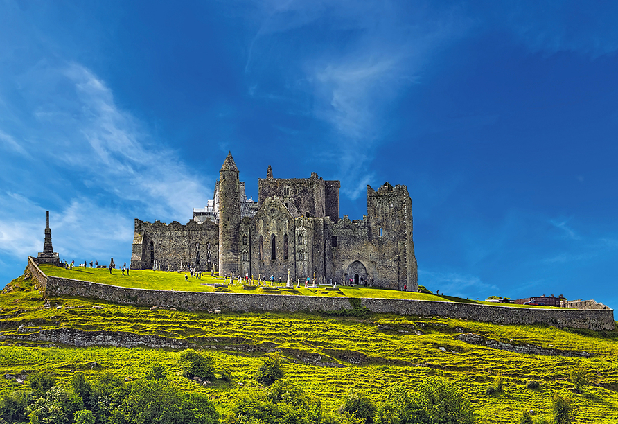 Der Rock of Cashel erzählt noch heute die eindrucksvolle Geschichte vom Glanz und der Macht des einstigen keltischen Königshauses. 
