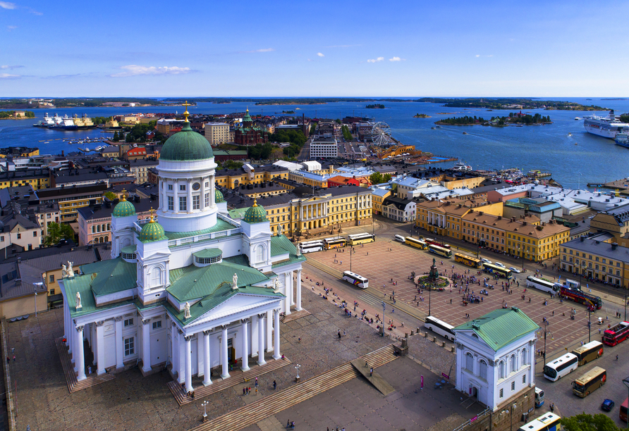 Blick auf den weißen Dom in Helsinki