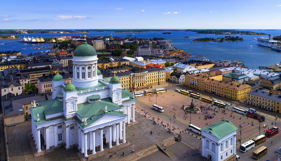 Blick auf den weißen Dom in Helsinki