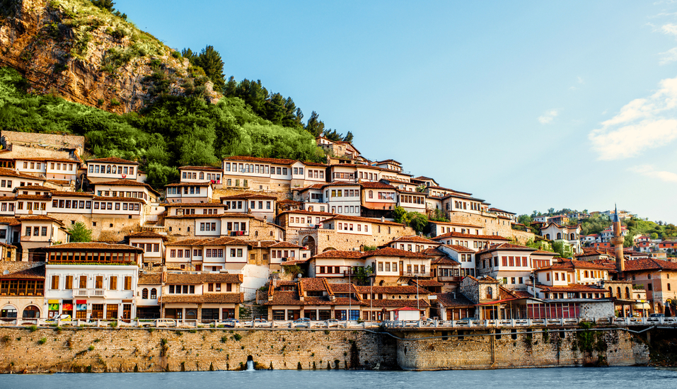 Berat – die Stadt der tausend Fenster – erwartet Sie.