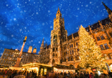 Besuchen Sie den Münchner Christkindlmarkt auf dem Marienplatz.