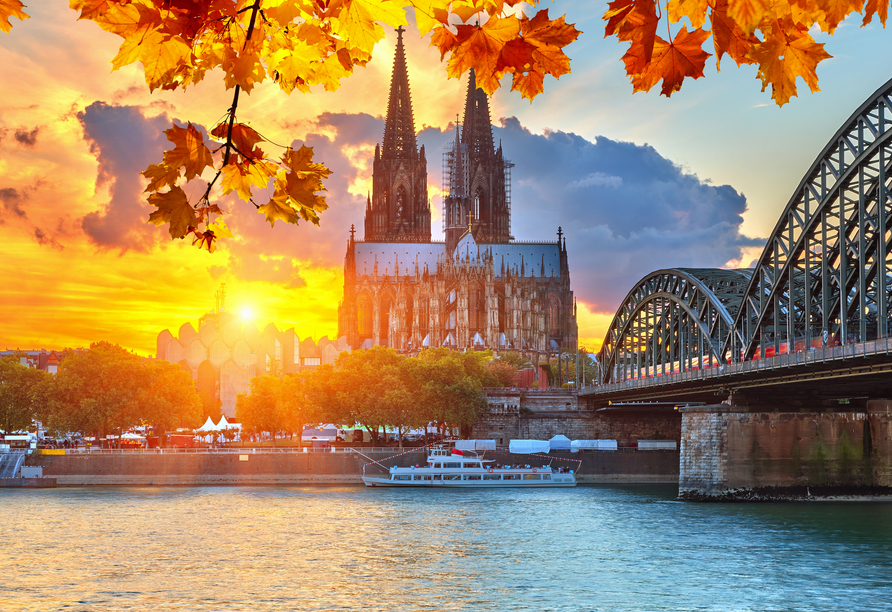 In der herzlichen Domstadt Köln beginnt und endet Ihre Flusskreuzfahrt.