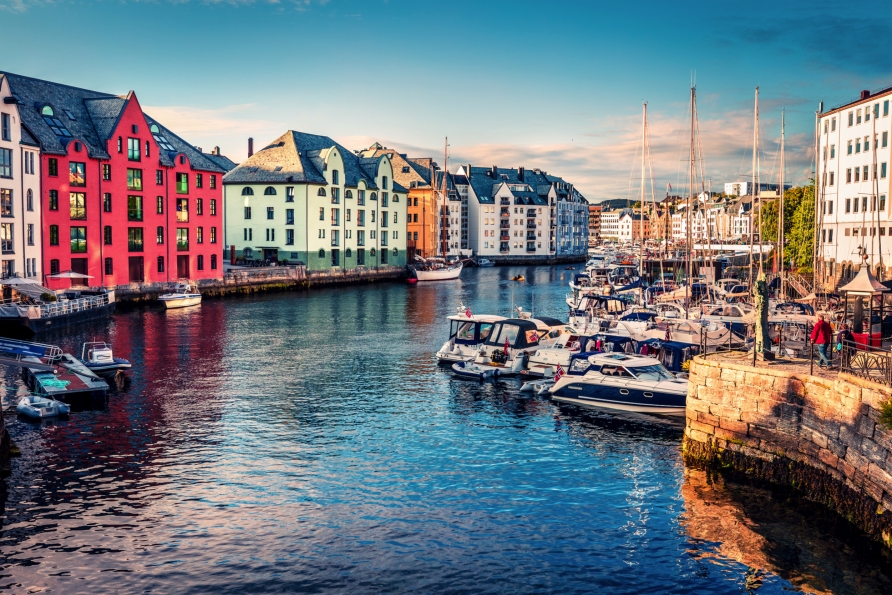 Entdecken Sie das zauberhafte Ålesund.