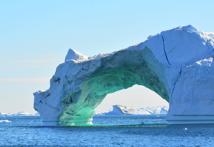 Bestaunen Sie die spektakulären Eisberge in Grönland.