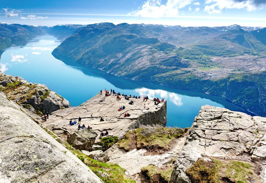 Machen Sie einen Ausflug zum Preikestolen mit atemberaubender Aussicht!