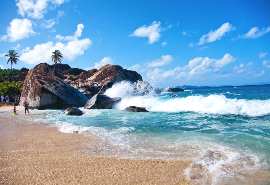 Virgin Gorda begeistert mit dem Nationalpark The Baths mit seinen gewaltigen Granitfelsen.