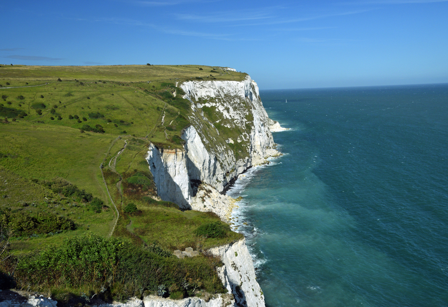Bestaunen Sie die Kreidefelsen von Dover bei Ihrer Fahrt entlang der englischen Küste.