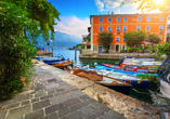 Fischerboote im Hafen von Limone sul Garda