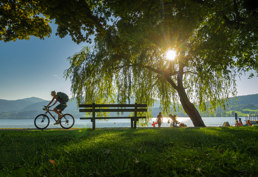 Ob gemütlich am Tegernsee entlang oder durch die hügelige Voralpenlandschaft, die Region bietet traumhafte Radwege für jeden Anspruch.