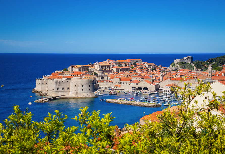 Die charakteristische Altstadt von Dubrovnik an der Adriaküste in Dalmatien wird Sie begeistern.