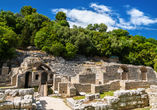 Optional können Sie die Ruinen der alten Stadt von Butrint in Albanien bestaunen.
