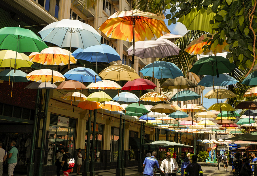Schlendern Sie durch die farbenfrohen Gassen von Port Louis.