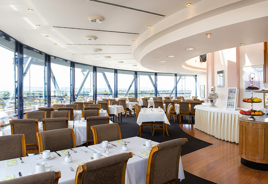 Genießen Sie einen sensationellen Ausblick vom Panorama-Café des Victor's Residenz-Hotel Frankenthal.