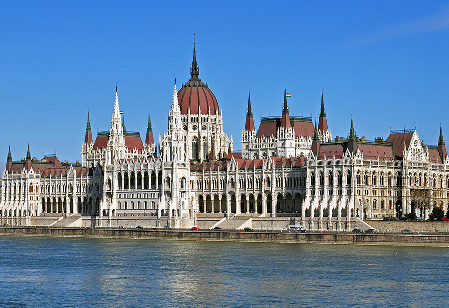 Eines der beeindruckendsten Bauwerke von Ungarns Hauptstadt Budapest ist das Parlamentsgebäude.  