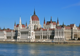 Eines der beeindruckendsten Bauwerke von Ungarns Hauptstadt Budapest ist das Parlamentsgebäude.  