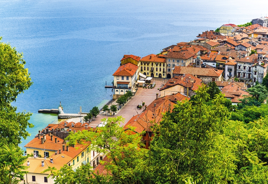 Arona begrüßt Sie direkt am traumhaften Lago Maggiore. 