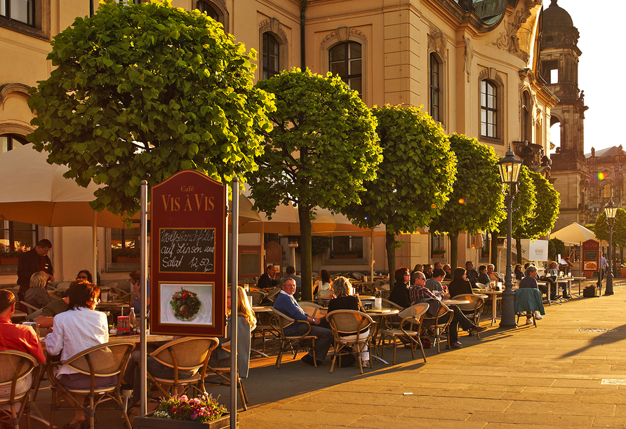 Die Brühlsche Terrasse befindet sich in unmittelbarer Nähe Ihres Hotels.