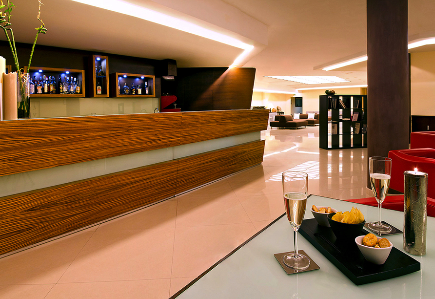 An der Bar des Hotels können Sie den Abend stilvoll ausklingen lassen. 