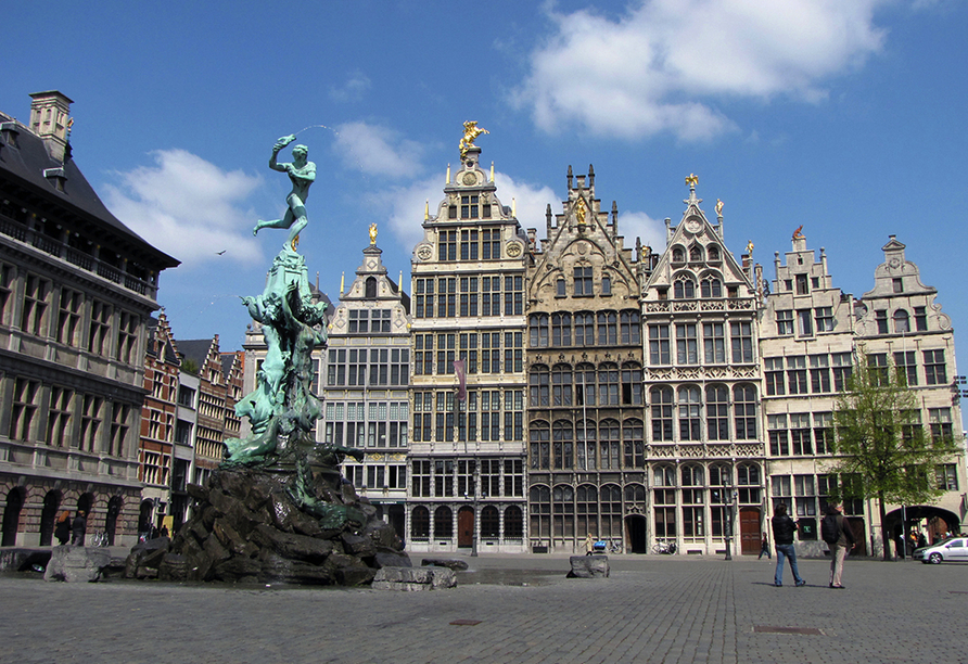 Der Grote Markt mit dem Antwerper Rathhaus und vielen gemütlichen Cafés zählt seit 1998 zum UNESCO Weltkulturerbe.