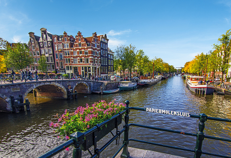 Die Grachten in Amsterdam sind einfach schön anzuschauen.