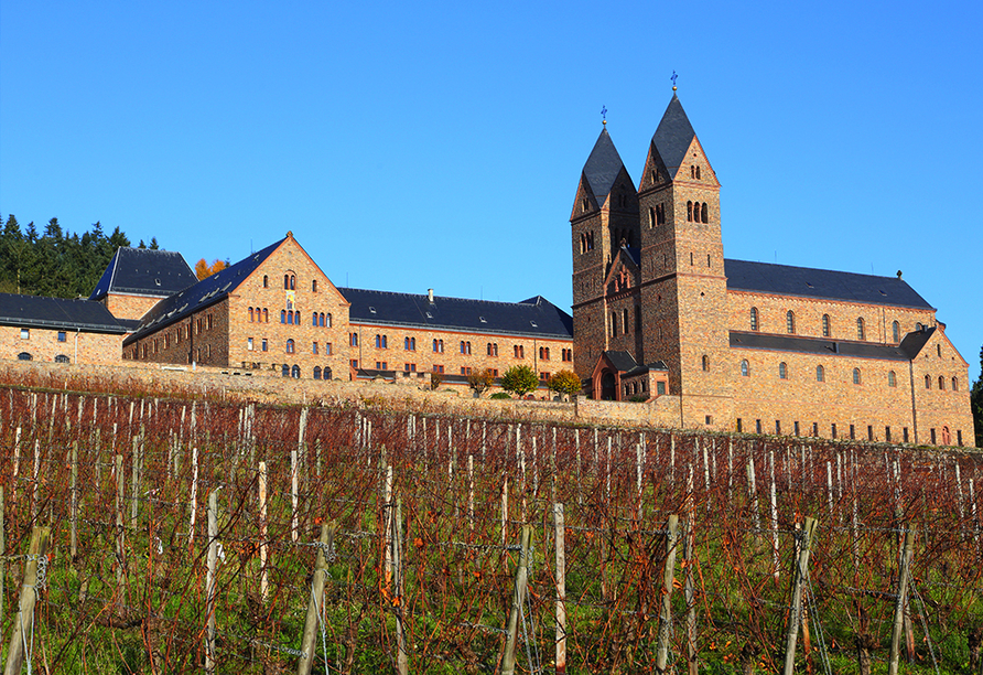 Auch in der kalten Jahreszeit bietet die Abtei St. Hildegard einen imposanten Anblick.