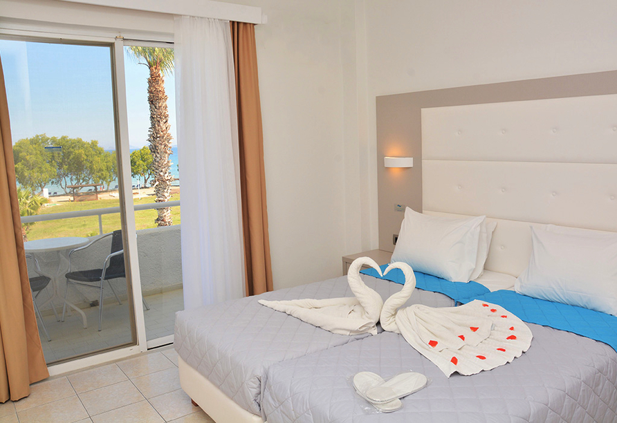 Beispiel eines Doppelzimmers mit Meerblick im Hotel Costa Angela