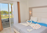 Beispiel eines Doppelzimmers mit Meerblick im Hotel Costa Angela
