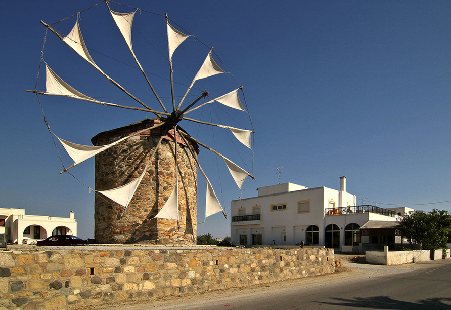 Die alte Segelwindmühle von Antimachia ist über 250 Jahre alt und zählt zu den ältesten, noch funktionsfähigen Segelwindmühlen im Mittelmeerraum.