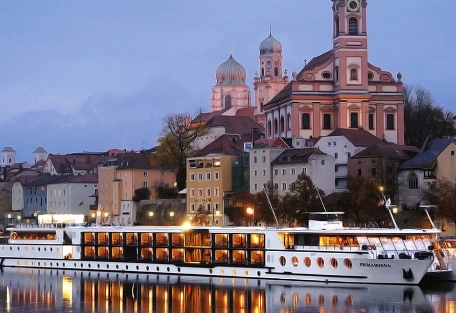 Fahren Sie an Bord von MS Primadonna zu den schönsten Orten an der Donau.