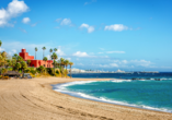 Entspannen Sie am breiten Strand von Benalmádena.
