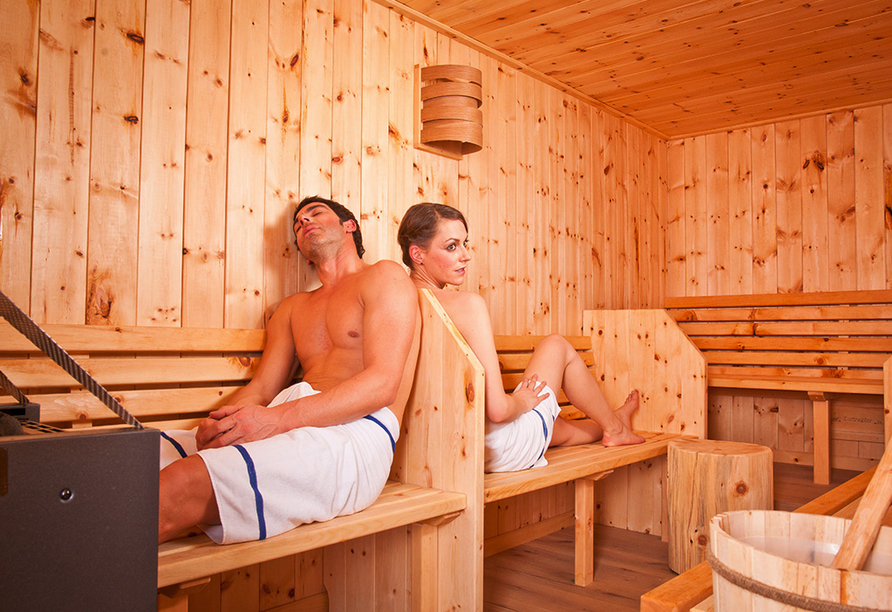 Entspannen Sie in der Zirbensauna (Finnische Sauna).