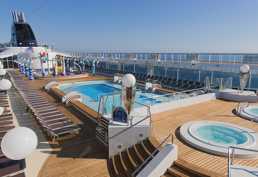 Das Sonnendeck an Bord der MSC Opera
