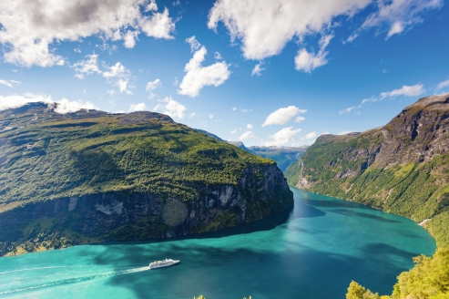 Freuen Sie sich auf die spektakuläre Natur wie den berühmten Geirangerfjord in Norwegen!